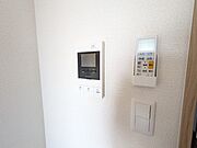 顔の見えるモニター付き
