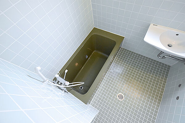 画像15:浴室。異なる場合は現況を優先します。