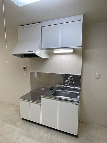 キッチン。異なる場合は現況を優先します。