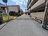 外観：前面道路含む現地写真