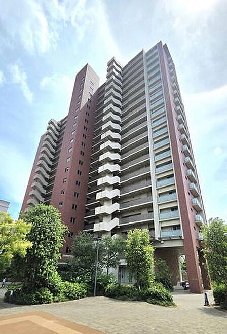 【駅徒歩2分】20階建ての堂々たるタワーマンション!2路線利用可能で、毎日の通勤・通学も快適です。