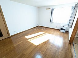 クレスト7 201 2階2LDKのリビング/ダイニング