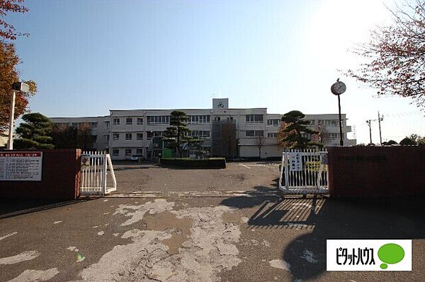画像23:中学校「伊勢崎市立第二中学校まで688m」