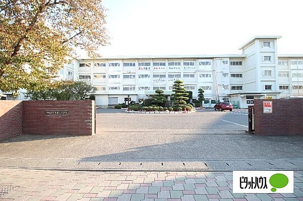 画像26:中学校「伊勢崎市立第一中学校まで2517m」