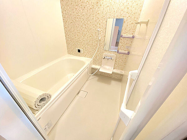 画像6:浴室換気乾燥機付き一坪タイプの浴槽です。
