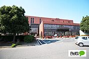 図書館「伊勢崎市図書館まで1039m」