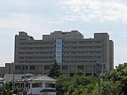 病院「伊勢崎市民病院まで436m」