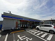コンビニ「ローソン伊勢崎今泉一丁目店まで246m」