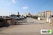 小学校「伊勢崎市立三郷小学校まで1502m」