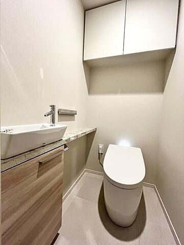 トイレ パークタワー西新宿 37階/-