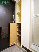 玄関、靴箱