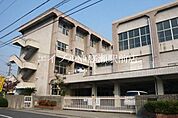 早島町立早島小学校 696m