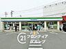 周辺：ファミリーマート寝屋川打上元町店 徒歩14分。 1110m
