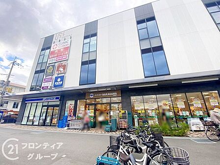 スーパーストアナカガワひらら光善寺店は徒歩15分の場所にあります 品揃えが豊富で週末のまとめ買いにも重宝します 1130m