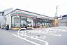 周辺：セブンイレブン枚方野村中町店 徒歩1分の場所にセブンイレブンがあり、急なお買い物にもすぐに対応できます　夜遅くの帰宅時や、ちょっとした買い忘れがあった際にも非常に助かります 70m