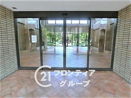 住まい選びは、価格や立地だけでなく、将来の暮らし方まで含めて考えることが大切です。今の段階で気になっていることを、まずスタッフに話してみてください