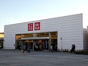 ユニクロおやまゆうえんハーヴェストウォーク店 1382m