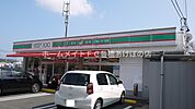 ローソンストア100豊橋南牛川店 541m