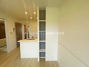 同型完成モデル