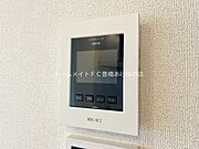 同型完成モデル