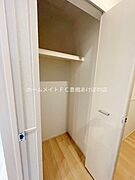 同型完成モデル