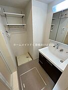 同型完成モデル