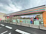 セブンイレブン豊橋鴨田町店 158m