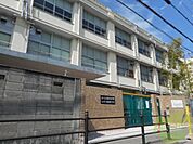 西淡路小学校 678m