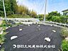 外観：【現地写真】家族の色を映し出す洗練された邸宅は、ずっと輝き続けながらいつしか街の風景に溶け込んでいきます。