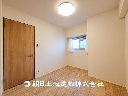 【居室】 大切な家族一人ひとりの大切な個別空間。趣味・感性で個性的に飾って頂けるようシンプルに仕上げてあります。自分時間を充実させながら心豊かなひとときを過ごすための大切な空間。