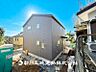 外観：【現地写真】爽やかな青空の下に贅沢なほどに降り注ぐ陽光、豊かな居住性と、クオリティが見事に調和した空間は、住まうことの喜びを感じさせてくれます。