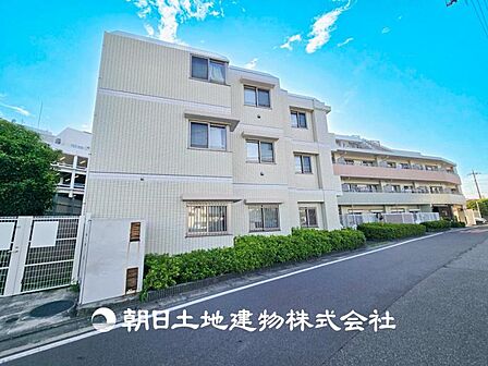 【現地外観】 静かで子育てにも良い環境。緑に恵まれたエリアでゆとりある住環境が整っています。