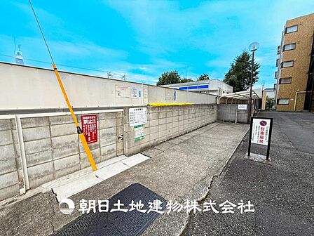 【ゴミ捨て場】敷地内にゴミ捨て場があり便利です。
