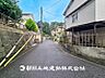 外観：【前面道路】前面は車通りの少ない道路でお子様にも安心です。