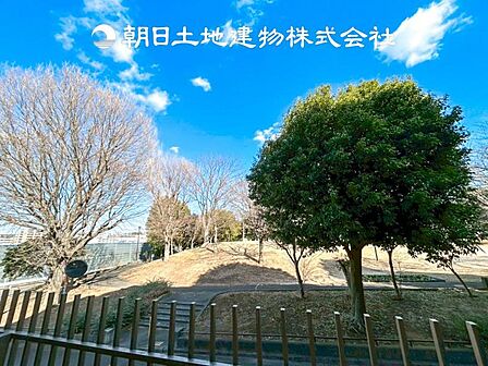 【眺望】温かい太陽を感じる事ができるのは、目の前に遮るものが無いから。彼方に広がる風景が絵画のように広がります。