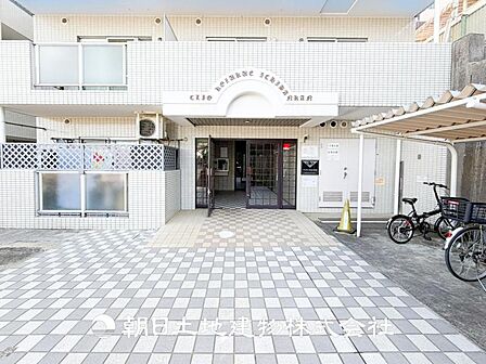 【外観写真】表現された空間はたくさんの光を浴び、風を感じ、暮らしの時間を豊かにしてくれます。デザインされた空間と競い合うかのような充実した建物と共に大切な家族の思い出を刻んでいきます。