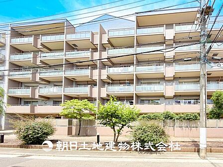 【外観・立地】時代の流行ではなく拘りを貫く。シックなカラートーンで街並みに溶け込む外観は、絶妙なバランスで輝きを放ちます