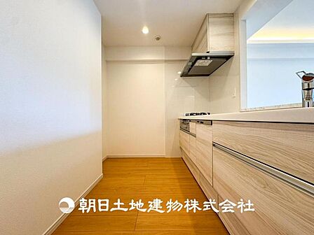 【キッチン】日々の生活における家事の動線やリビングとの往来のしやすいキッチンスペースを目指しました。
