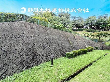 【眺望】部屋から眺める景色はお部屋のインテリアの一部です。開放感ある景色は季節や天候によって変化する素敵な絵画ですね!