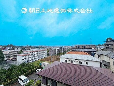 【眺望】部屋から眺める景色はお部屋のインテリアの一部です。開放感ある景色は季節や天候によって変化する素敵な絵画ですね!