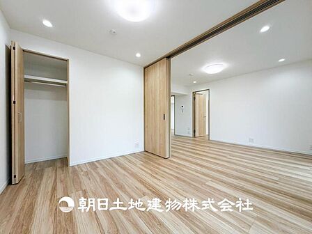 【洋室】一人時間を快適にすごせるように、落ち着いて過ごせる癒しと寛ぎの空間が欲しい。そんな願いを叶えました。
