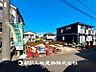 外観：【外観・立地】家族の色を映し出す洗練された邸宅は、ずっと輝き続けながらいつしか街の風景に溶け込み人と共に歩んでいきます。