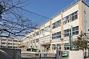 足立区立　西伊興小学校（825m）