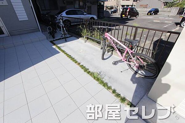 画像19:自転車置場はこちらへ。