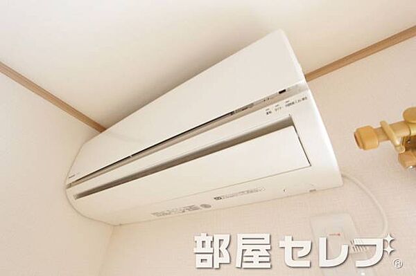 冷暖房エアコン。