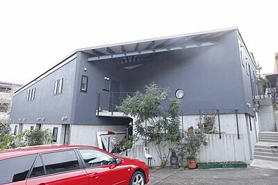 外観：凛とした空気感のある建物。