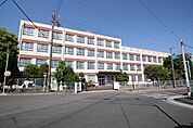 表山小学校 960m