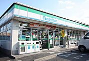 ファミリーマート山下通店 533m