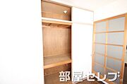 奥行きのある収納。