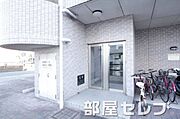 建物の入口になります。